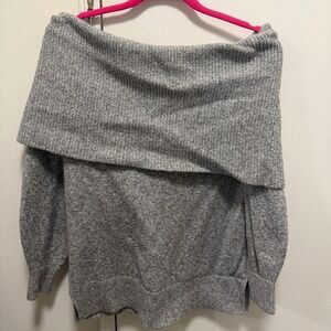 Off the shoulder sweater | size S